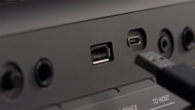 PSR-E483 Feature image of Connectivity & Output