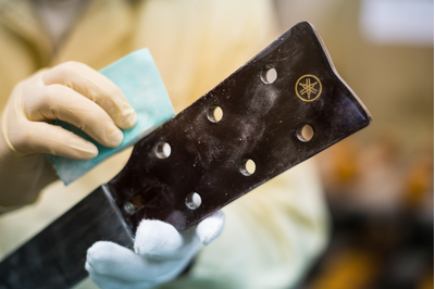 Classic V-Shaped Headstock